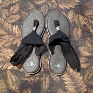 Sanuk Women's Black Yoga Sandals- Size 11